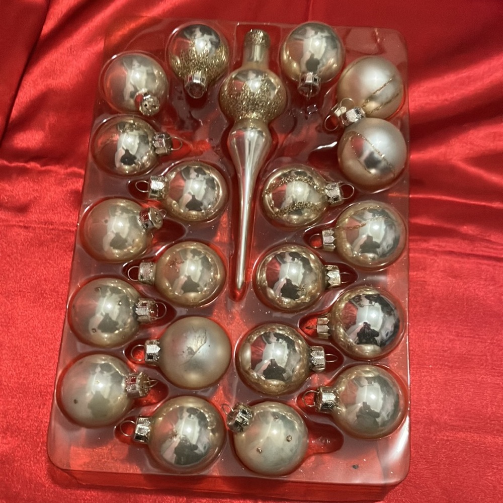 Classic Collection gold 2005 Hobby Lobby Glass Christmas Tree Ornaments small